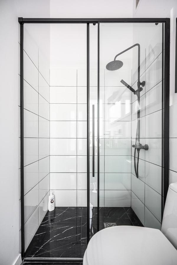 Stylish Studio In The Heart Of The City. Варшава Екстериор снимка