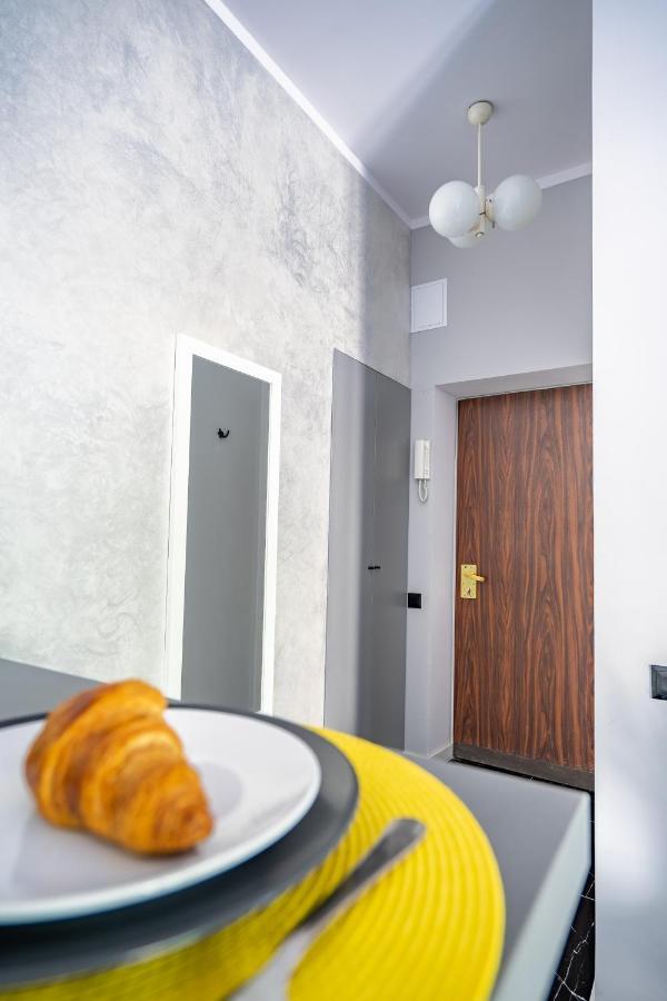 Stylish Studio In The Heart Of The City. Варшава Екстериор снимка