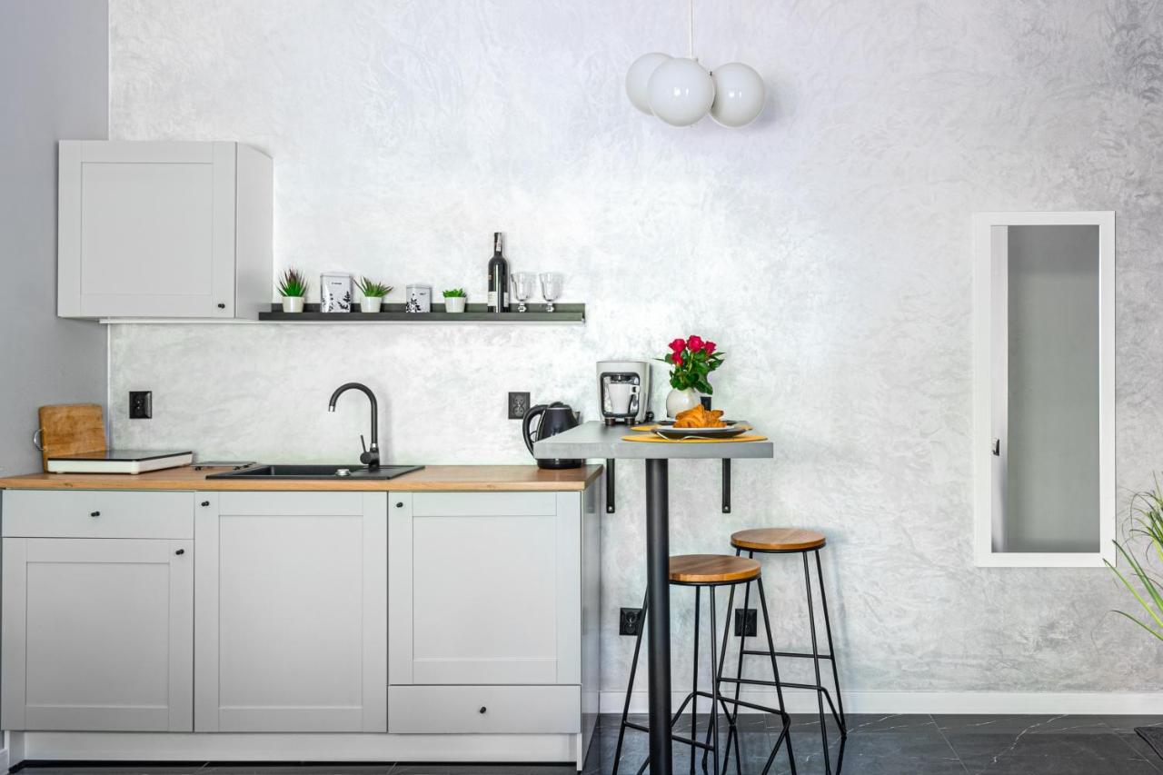 Stylish Studio In The Heart Of The City. Варшава Екстериор снимка