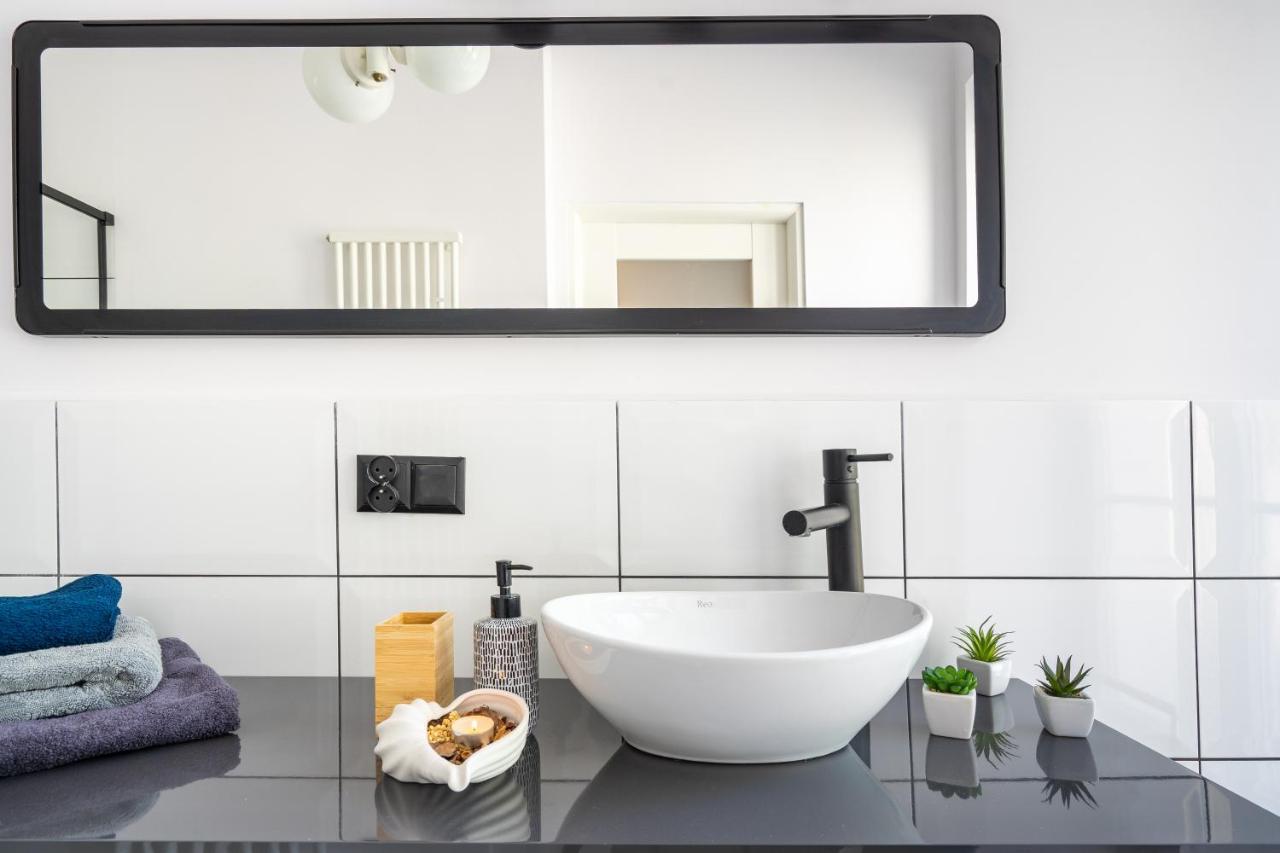Stylish Studio In The Heart Of The City. Варшава Екстериор снимка